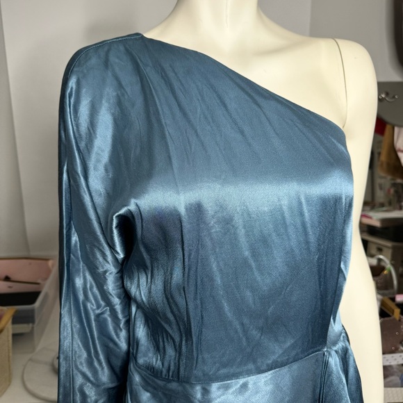 ELLIATT Revolve Shiny Satin Blue Sexy One Sleeve Mini Dress NWT Size Medium - Picture 4 of 13